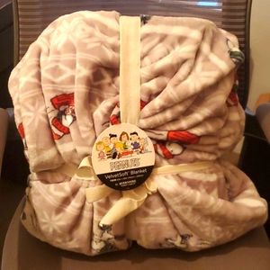 NEW Peanuts comic plush blanket. Twin with tags = HOLIDAY